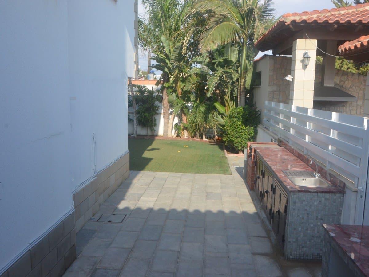 Luxury 5 Bedroom House for Sale in Aradippou, Larnaca